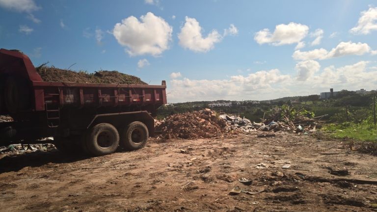 Operação contra descarte irregular de lixo em João Pessoa resulta em prisão e apreensão de veículo
