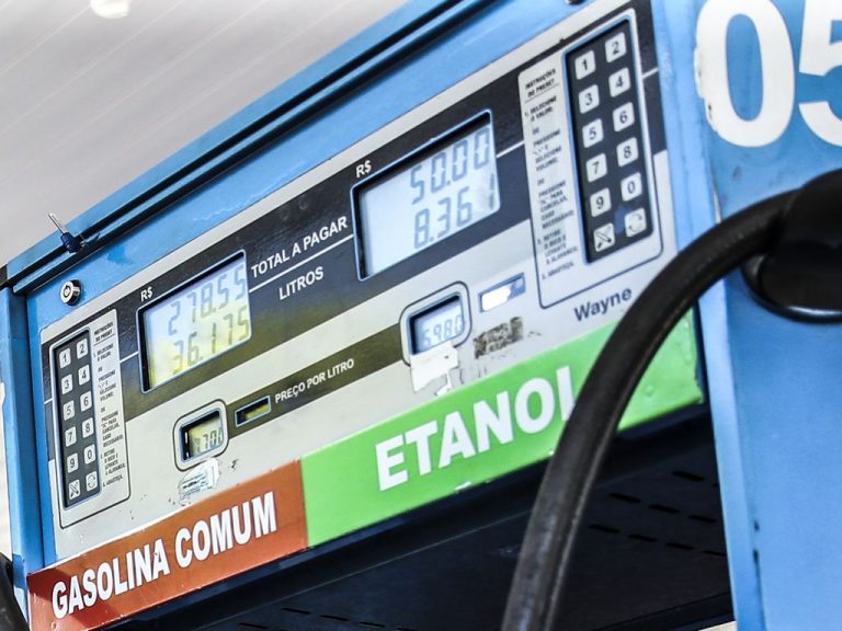 Hugo Motta aprova ampliação do percentual de etanol na gasolina