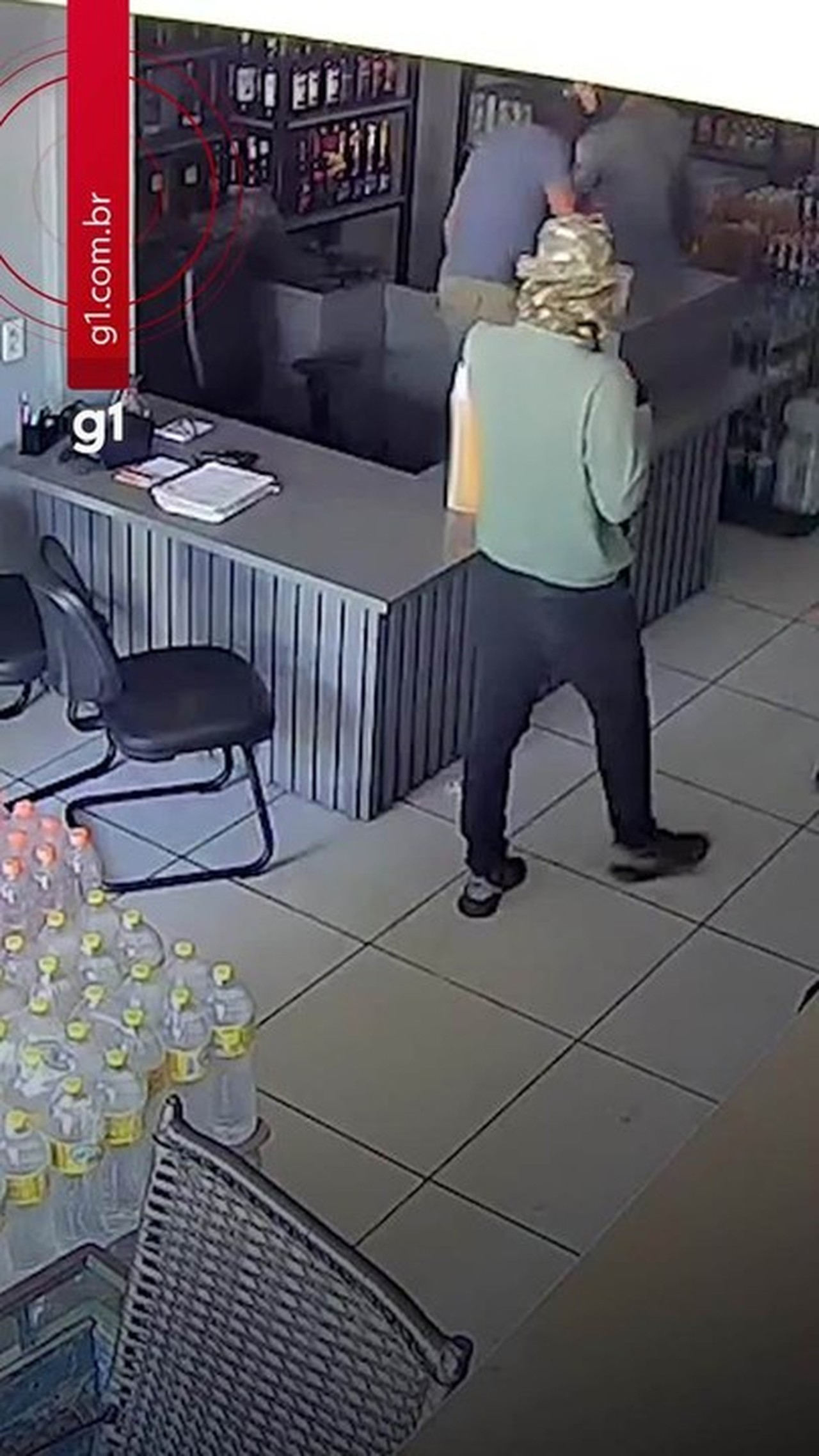 Câmeras de segurança registram assalto a depósito de bebidas em Sapé