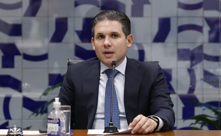 Motta e ministro da Fazenda debatem dívidas rurais e combustíveis na Câmara