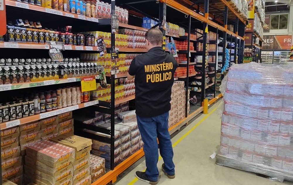 MP-Procon autua estabelecimentos em Monteiro por irregularidades