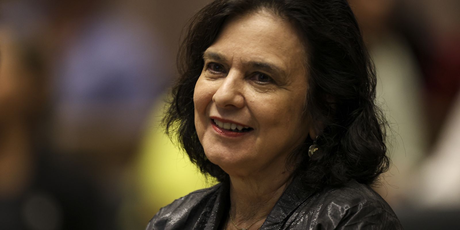 Nísia Trindade revela os bastidores da pandemia de covid-19 em novo livro