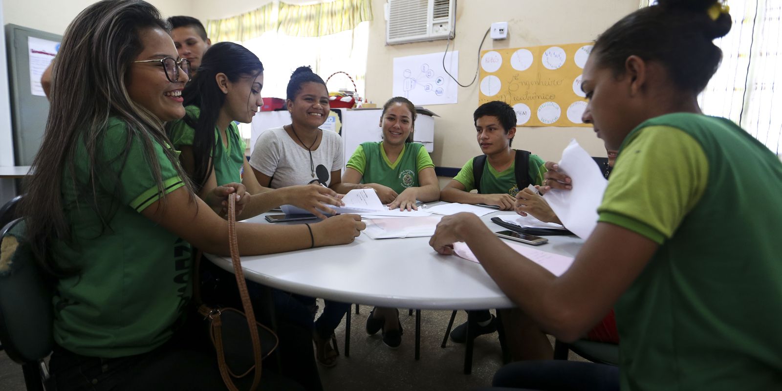 Pé-de-Meia: pagamentos para estudantes nascidos em setembro e outubro começam nesta sexta-feira