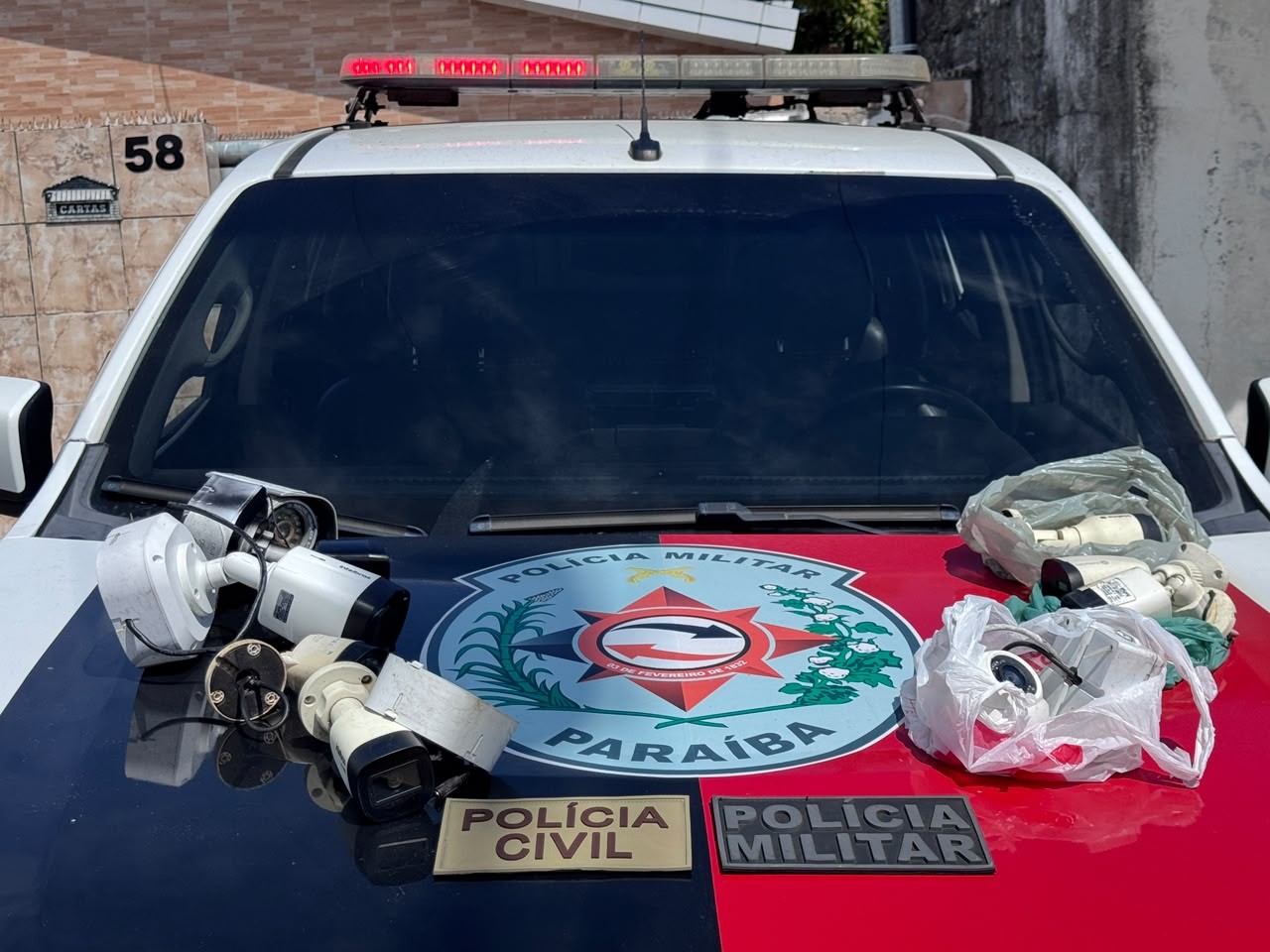 Polícia Militar recolhe câmeras irregulares em bairros de João Pessoa