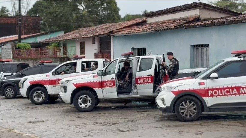 Polícia Militar remove câmeras de monitoramento ilegais no Distrito Mecânico
