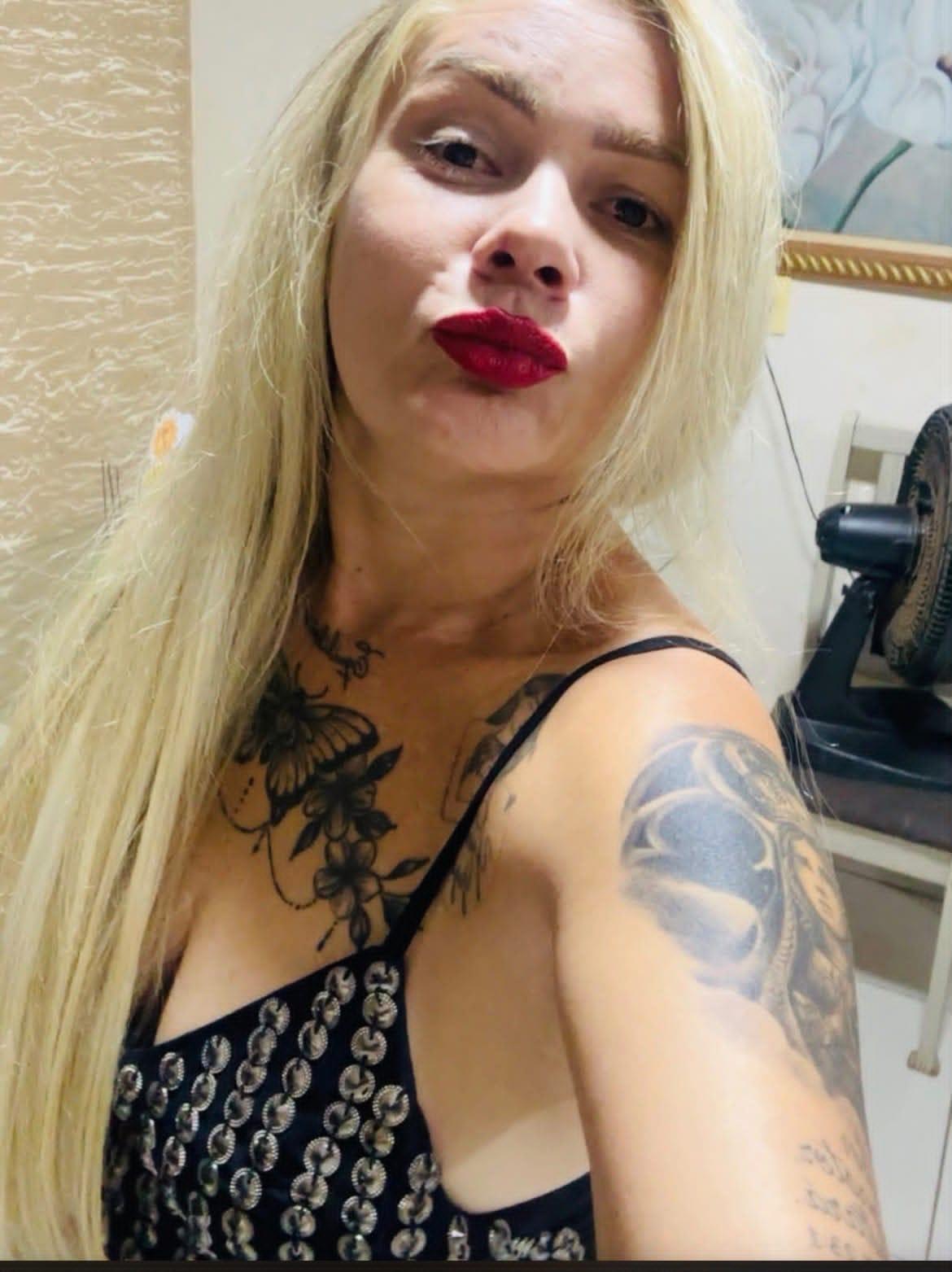 Polícia Militar prende dois suspeitos de homicídio horas após crime e apreende arma, drogas e moto com restrição