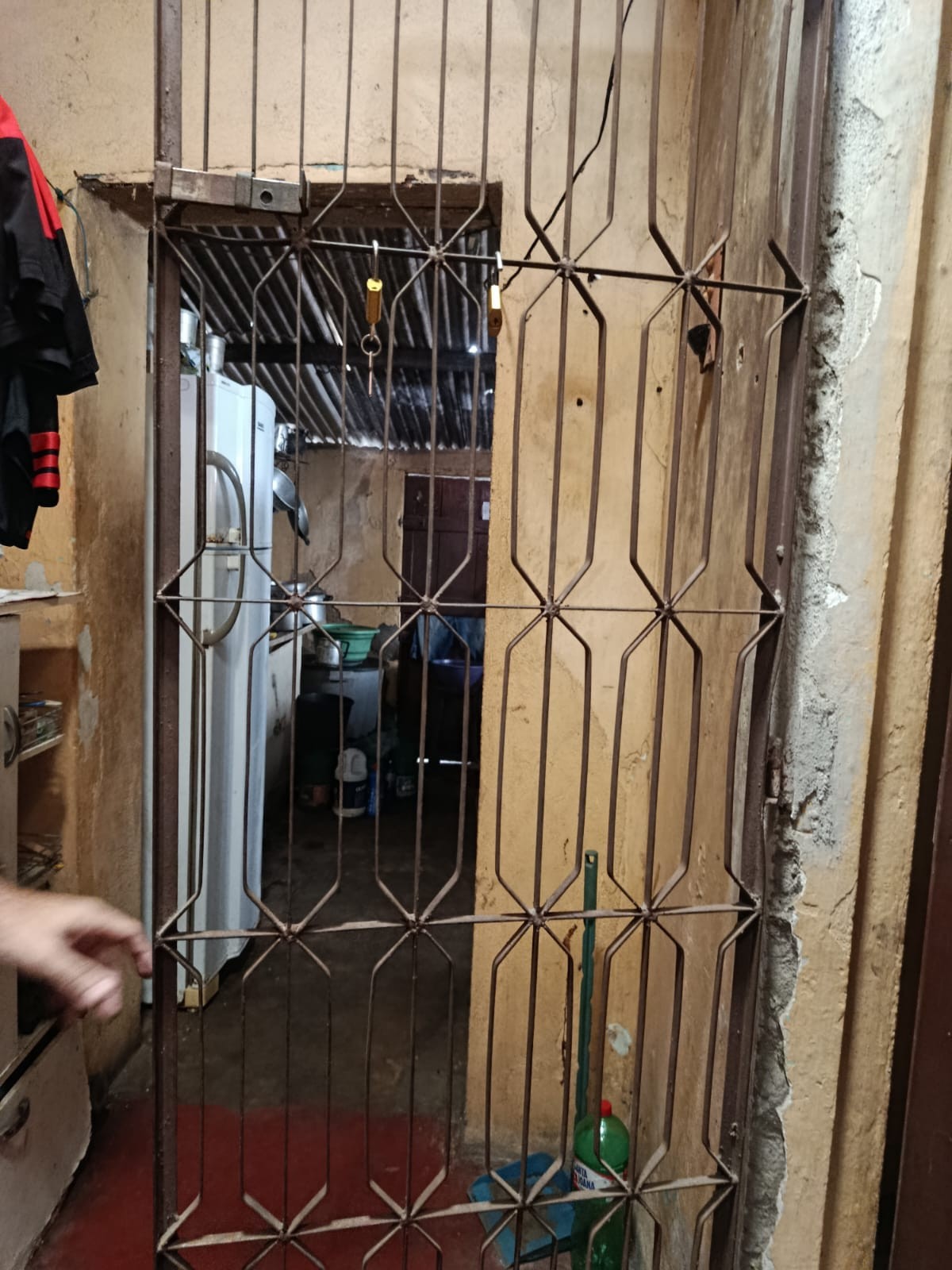 Polícia resgata homem mantido em cárcere privado e prende irmão na Paraíba
