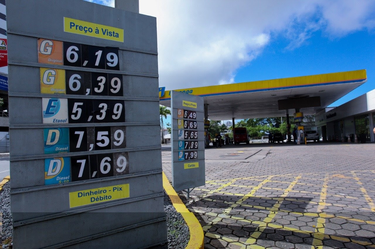 Gasolina é vendida por preço médio de R$ 6,59 em Campina Grande, revela Procon