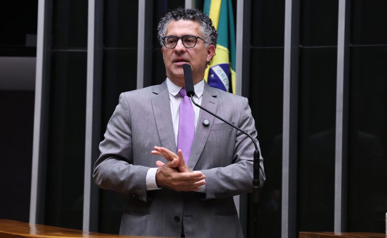 Proposta de lei isenta consumidores de multas na remarcação e desistência de passagens