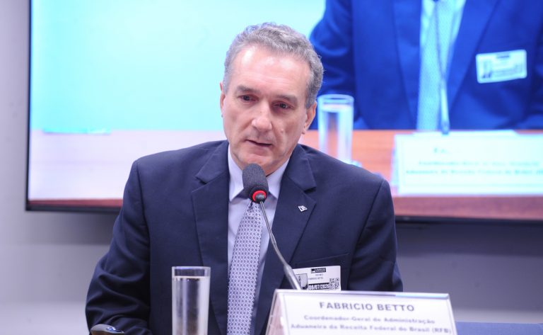 Receita Federal aprimora programa Remessa Conforme contra produtos irregulares