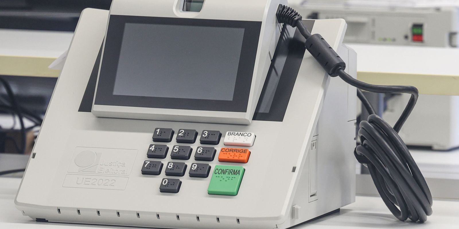 Urna eletrônica e auditoria do TSE garantem a segurança do voto nas eleições