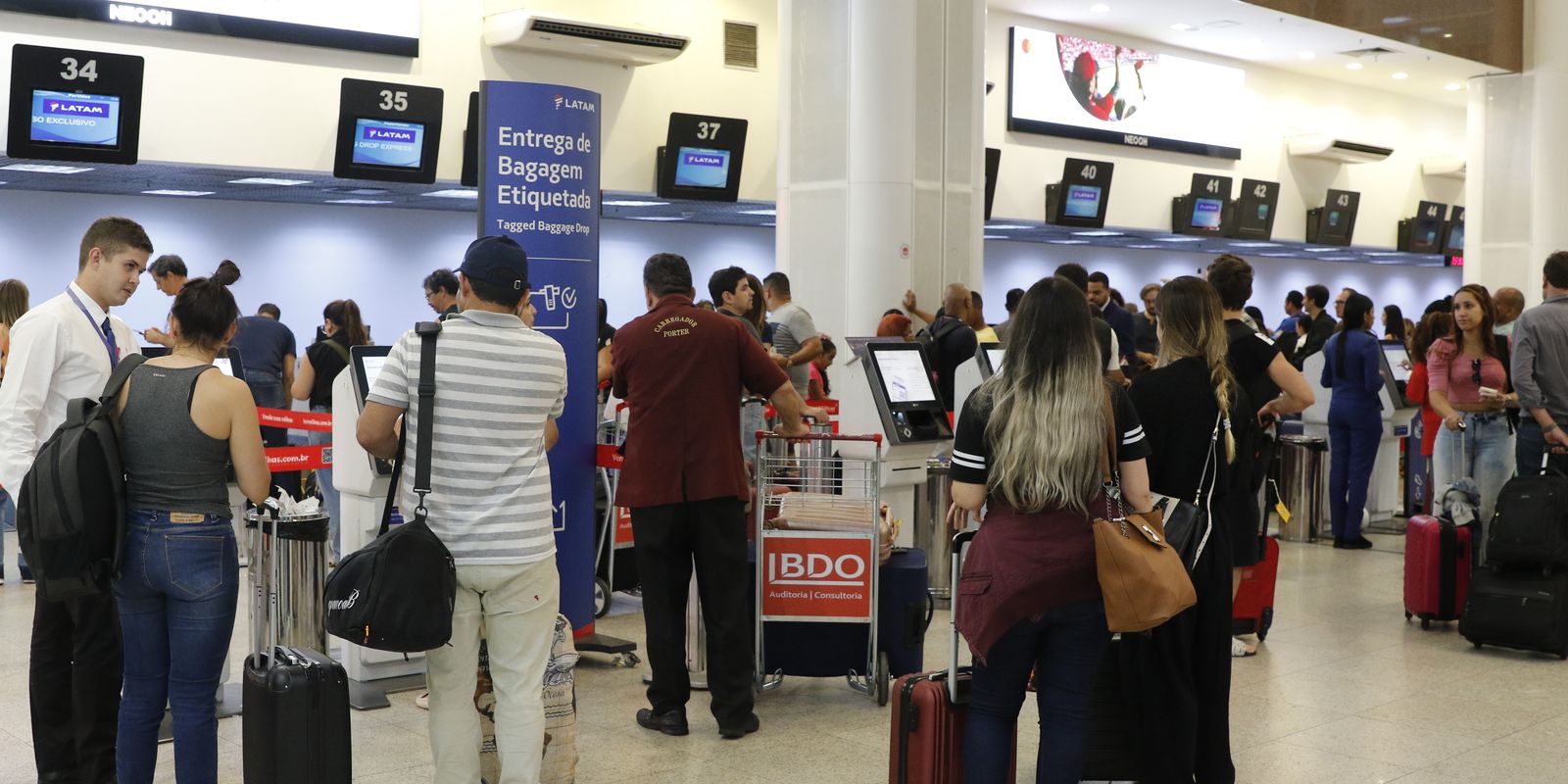 Setor de serviços registra queda em maio impulsionado pelo transporte
