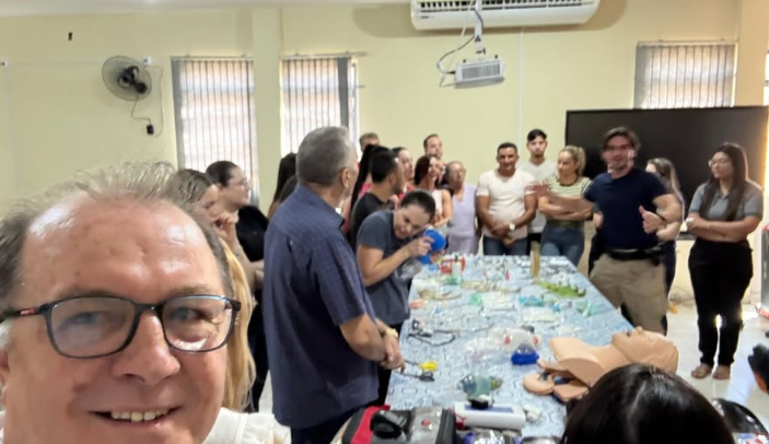 Ceninha Lucena acompanha capacitação de médicos e enfermeiros promovida pela Prefeitura de Bonito de Santa Fé