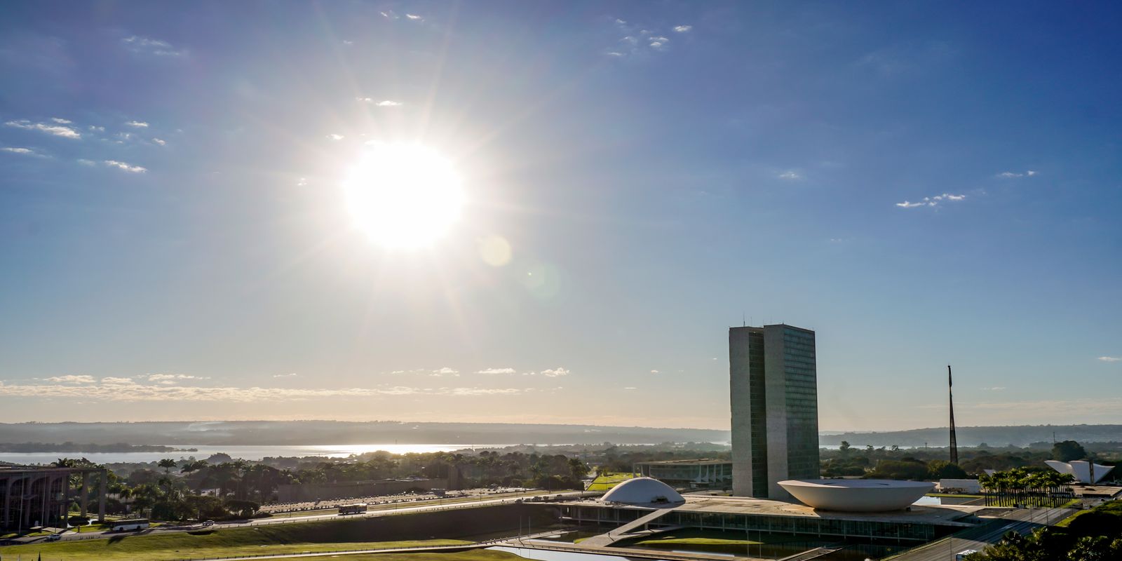 Congresso vota fim da escala 6x1 e taxa das blusinhas nesta semana