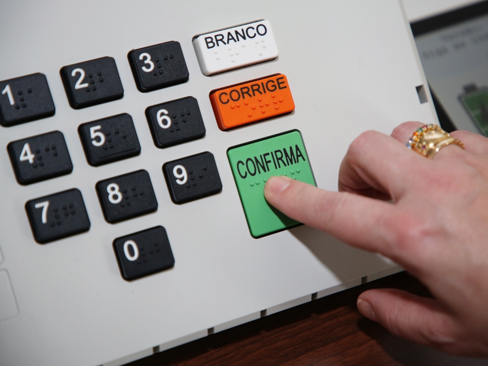 Patrimônio dos candidatos ao Senado pela Paraíba varia de R$ 900 a R$ 1,9 milhão no TSE