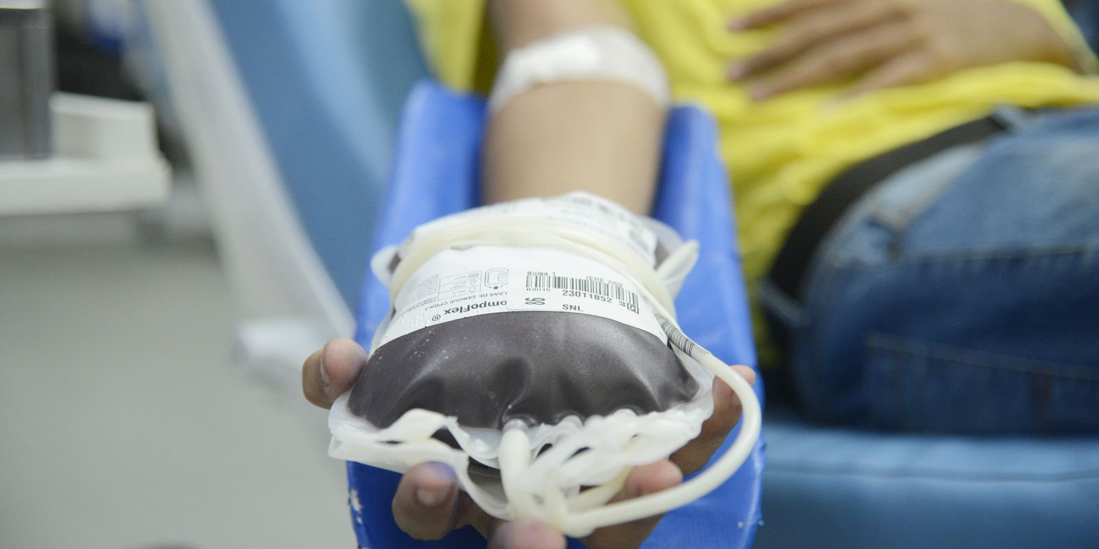 Novas regras reduzem espera para doação de sangue e tatuagem no Brasil