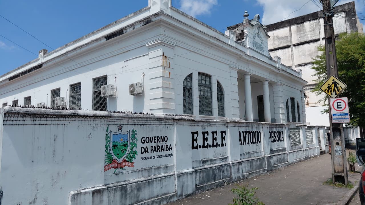 Escola pública em João Pessoa é alvo de furto e tem equipamentos levados