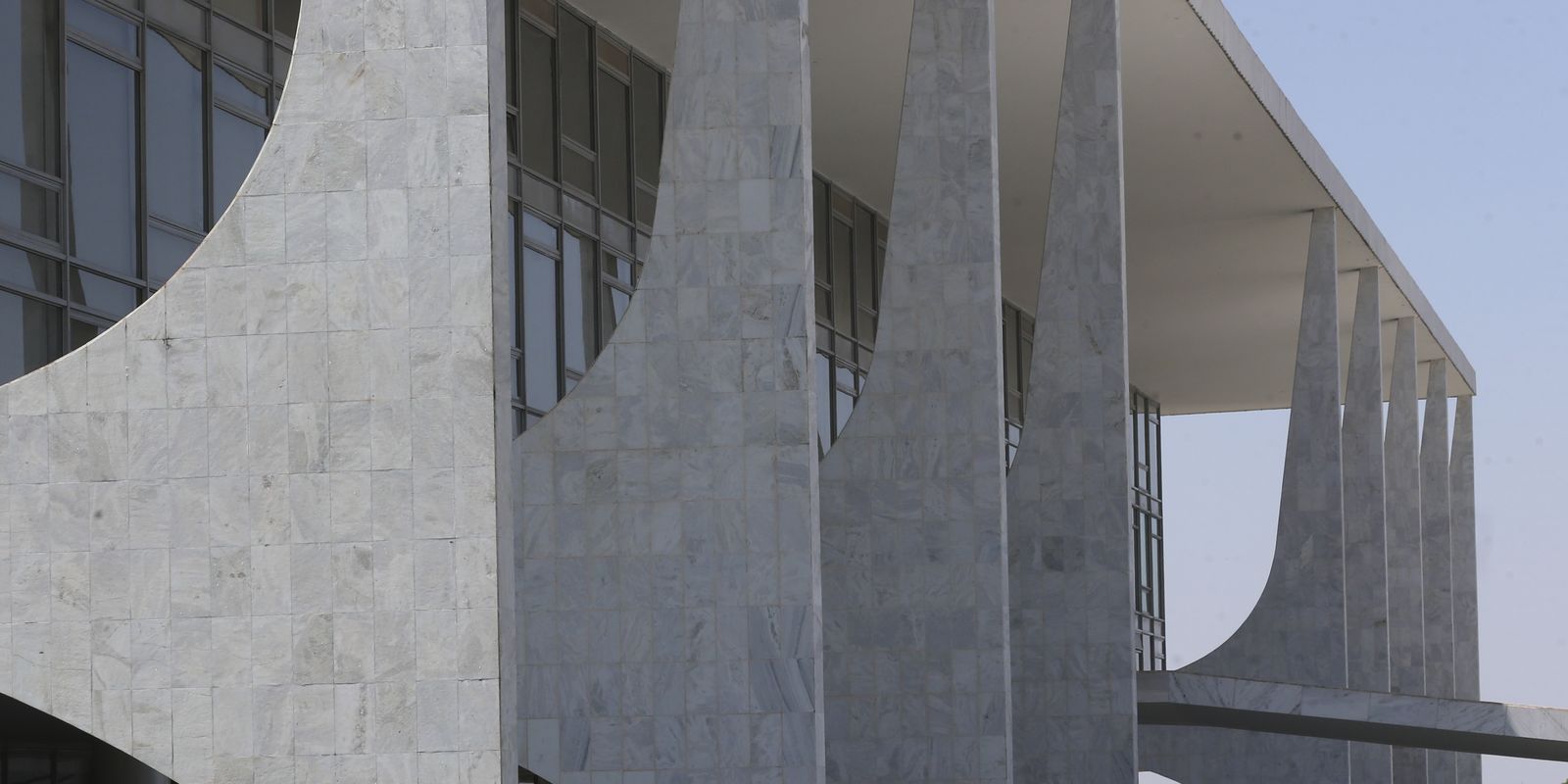 Brasil inicia processo de reciprocidade para responder a tarifas dos Estados Unidos