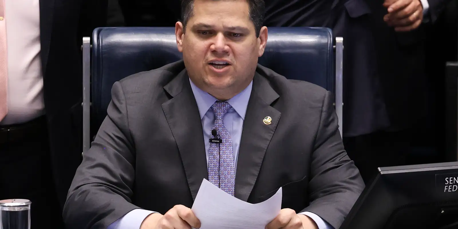 Governo cobra de Davi Alcolumbre comissão sobre a MP da taxa das blusinhas