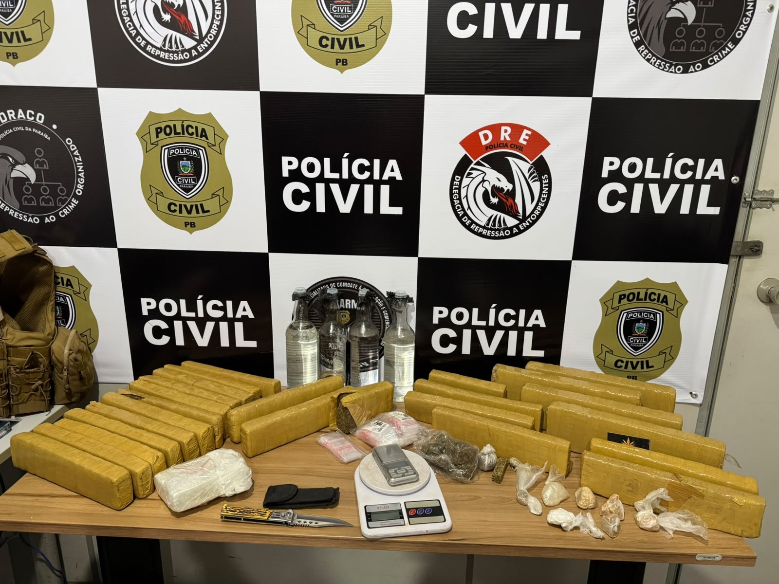 Grande quantidade de drogas é apreendida em casa desabitada em Campina Grande