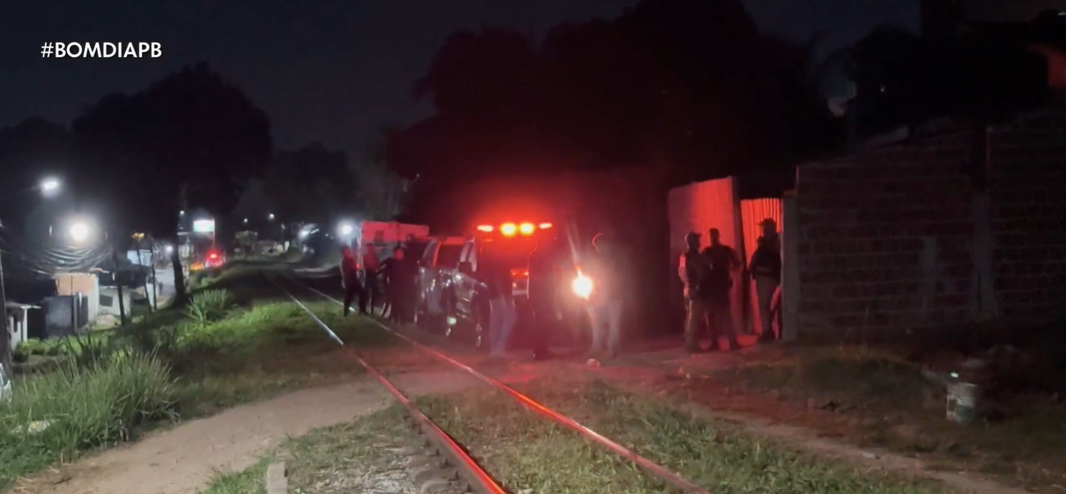 Crime em João Pessoa deixa homem morto a tiros e pedradas na Ilha do Bispo
