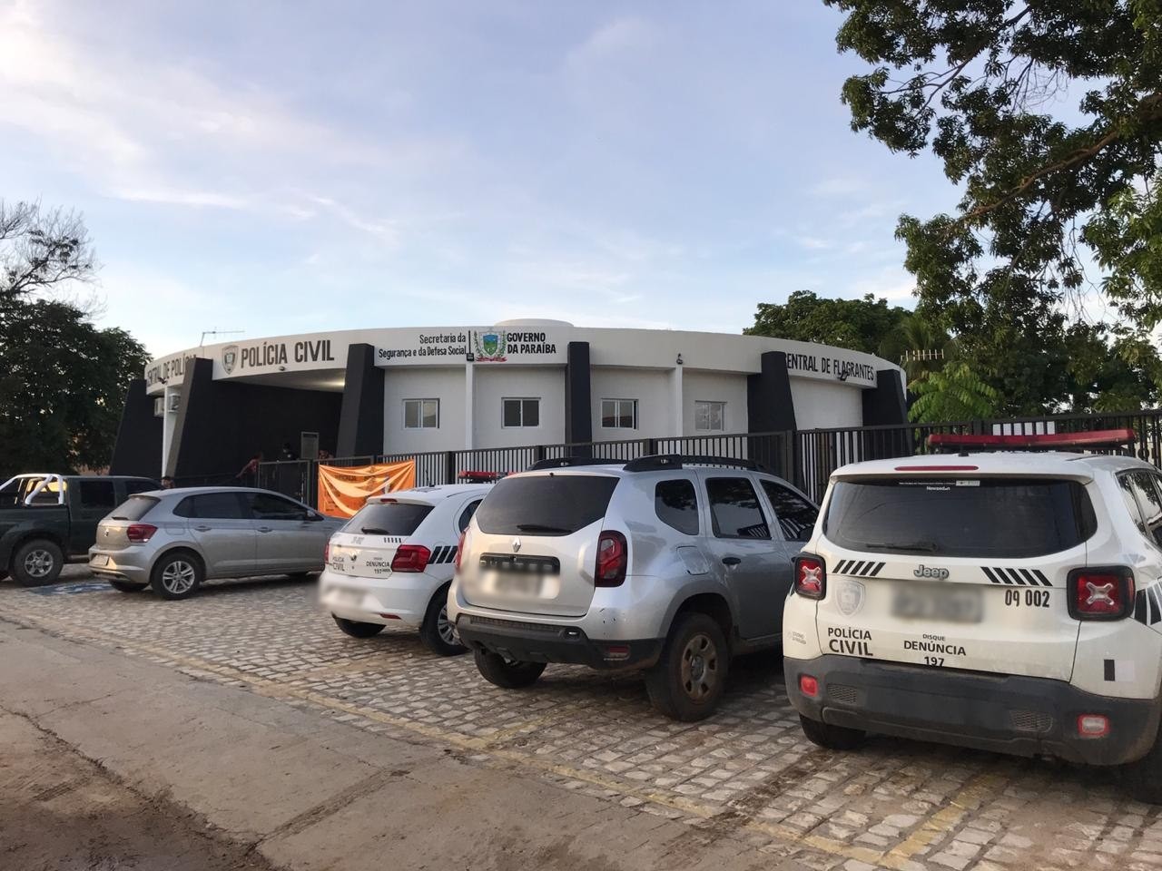 Homem é preso em Cajazeiras após agredir companheira e morder policial