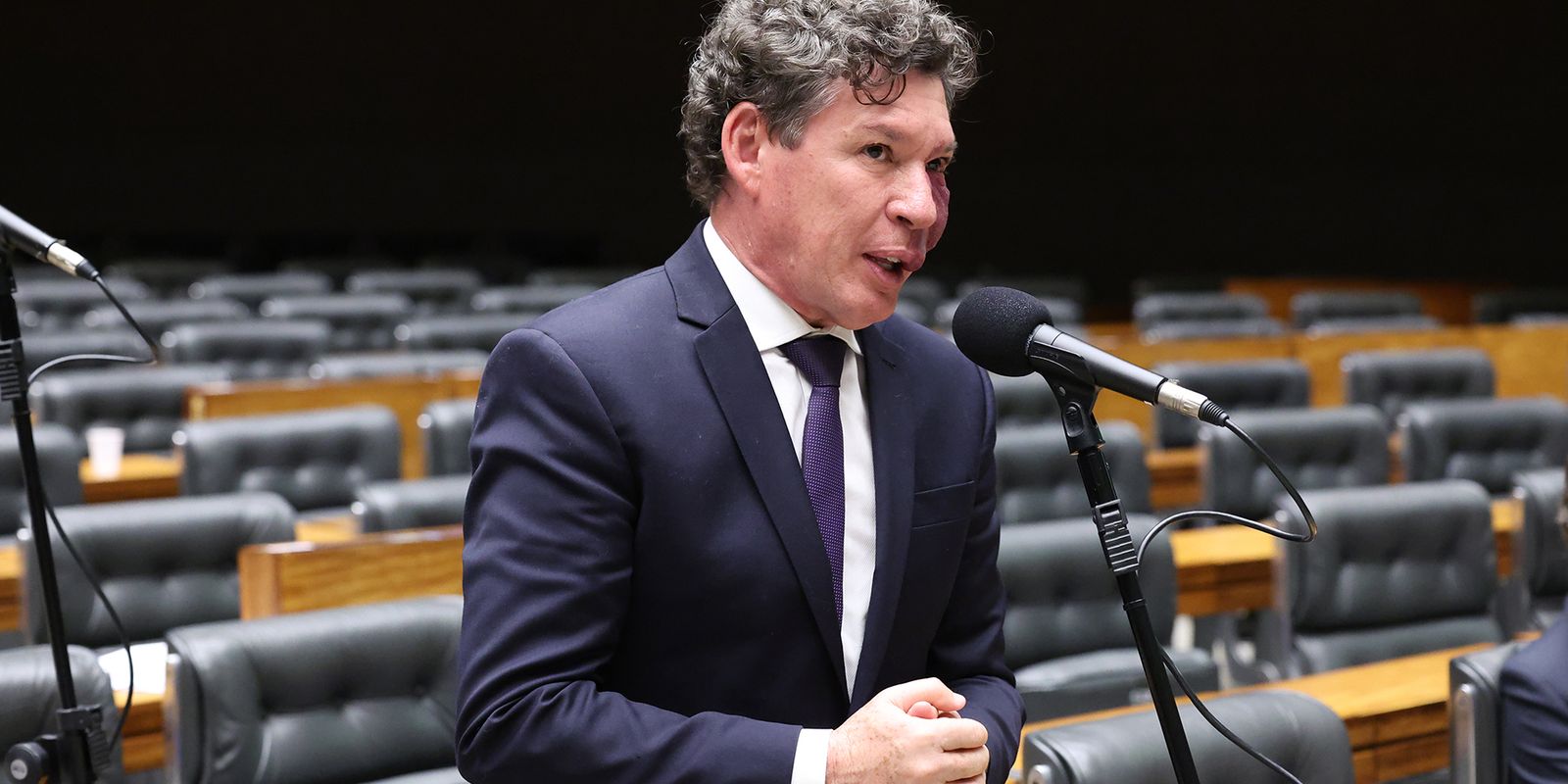 Hugo Motta define comando para comissão da taxa das blusinhas no Congresso