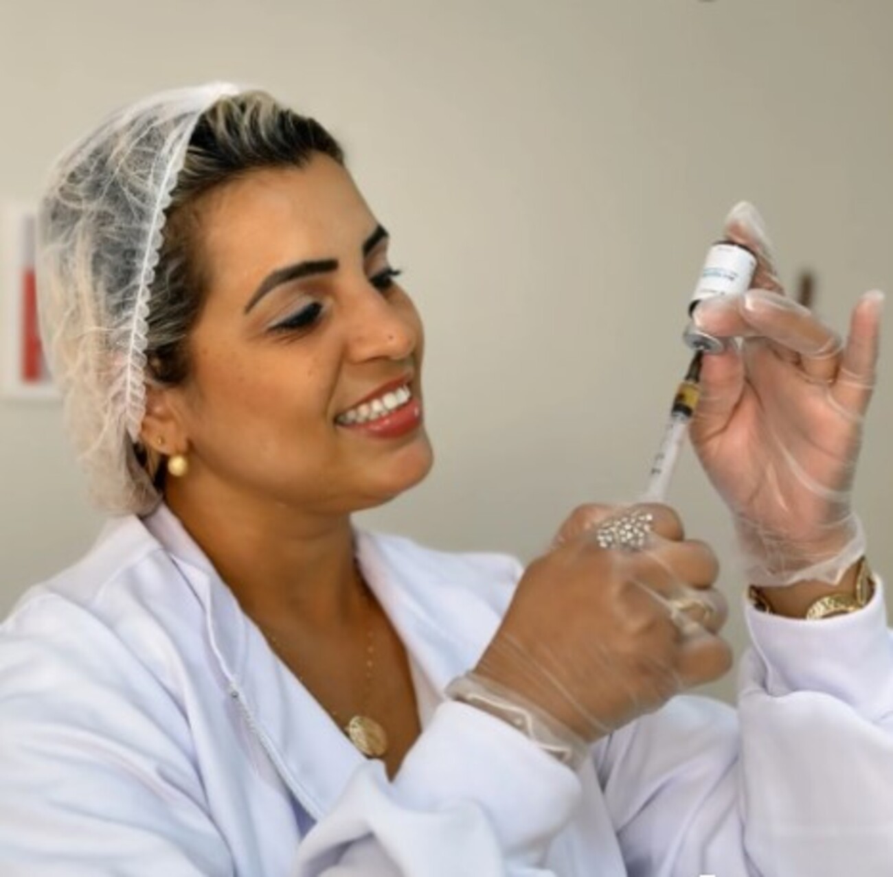 Justiça concede liberdade provisória a falsa médica investigada em João Pessoa