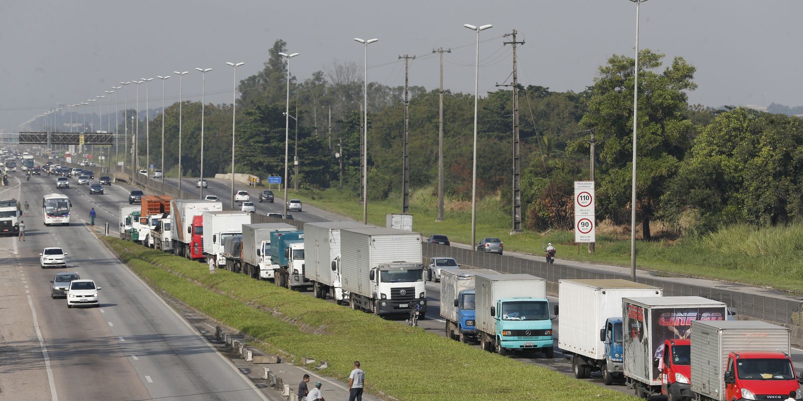 Lei garante piso mínimo e novas regras para transporte rodoviário de cargas