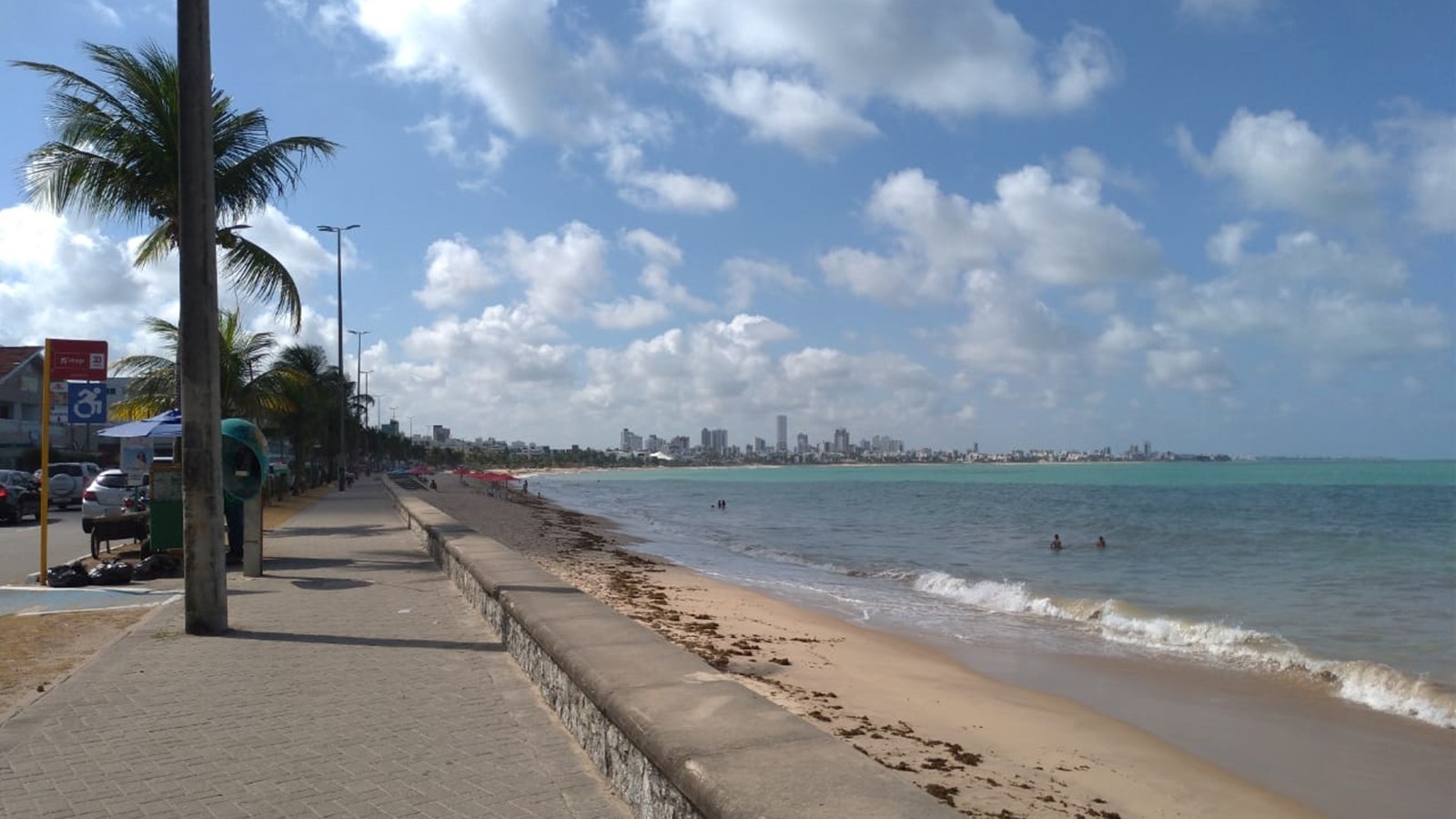 Análise de balneabilidade indica três trechos de praia imprópria em João Pessoa