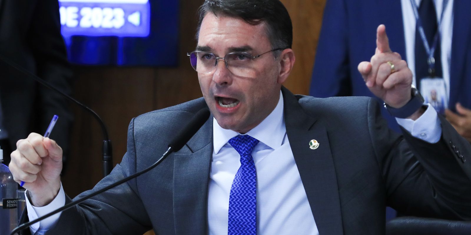 Missão requer investigação sobre filiação falsa de Flávio ao partido no TSE
