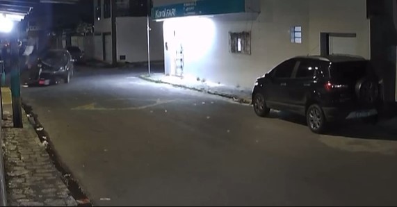 Acidente em Bayeux deixa motociclista ferido após carro avançar preferencial