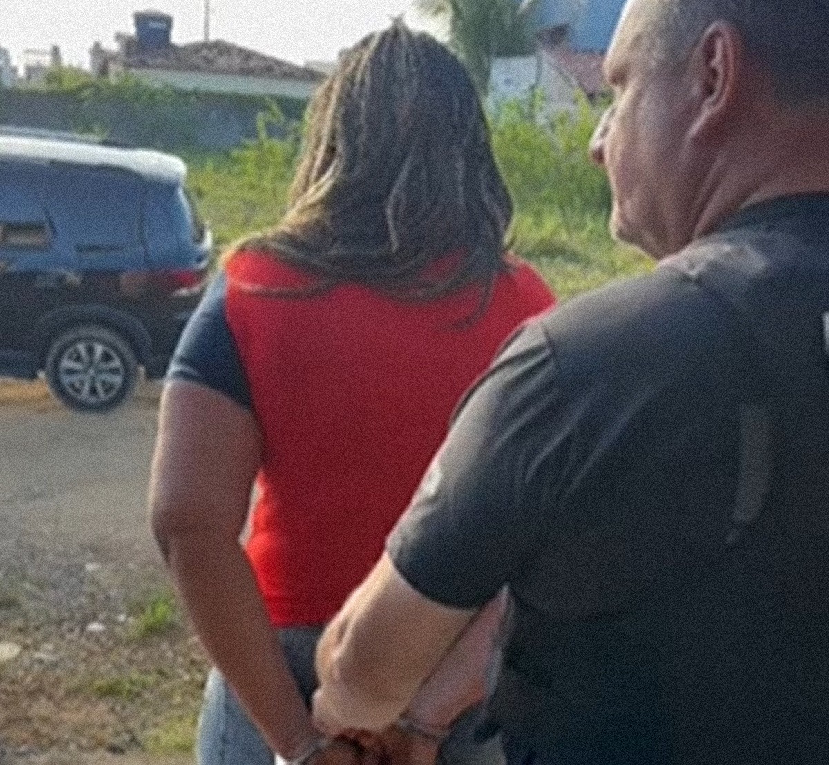 Integrante de facção do RN foragida por tráfico de drogas é presa no Conde