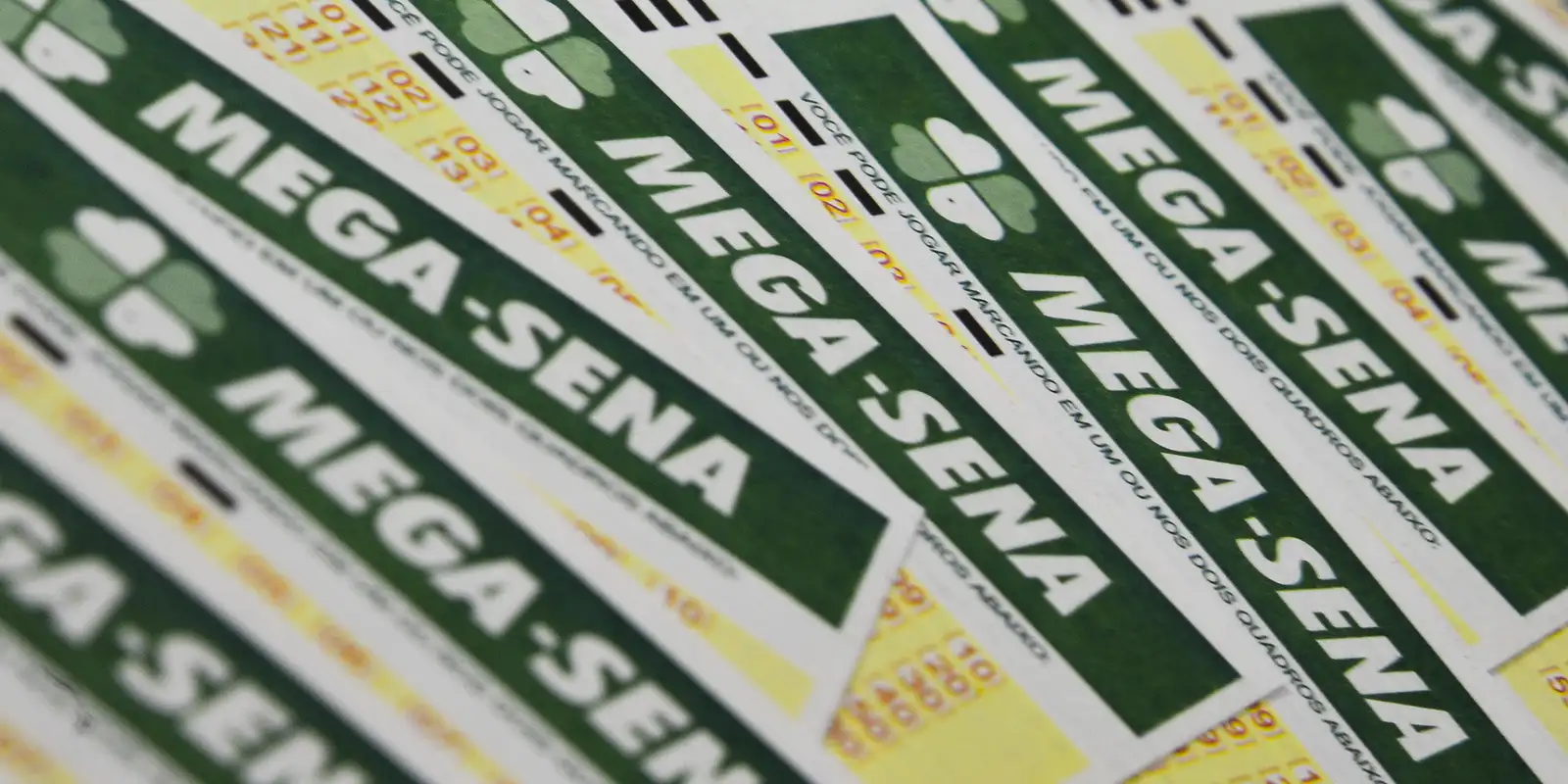 Ninguém acerta Mega-Sena e prêmio acumula para R$ 165 milhões