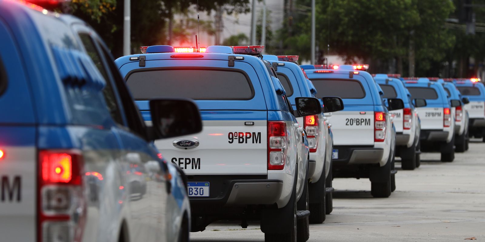 Polícia Militar realiza operação contra o Comando Vermelho na Região Metropolitana do Rio