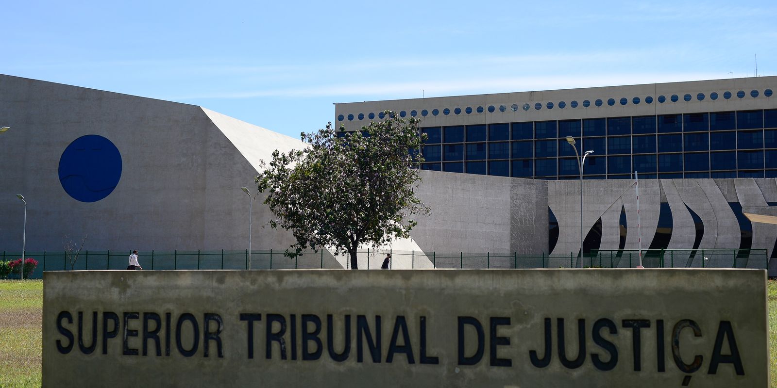 STJ decide afastar ministro Marco Buzzi com pena de perda de cargo após acusações de crimes sexuais