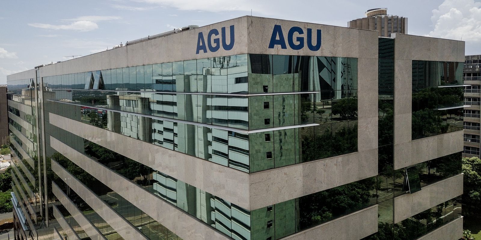 AGU recorre ao STF contra saída do diretor-geral da Polícia Federal
