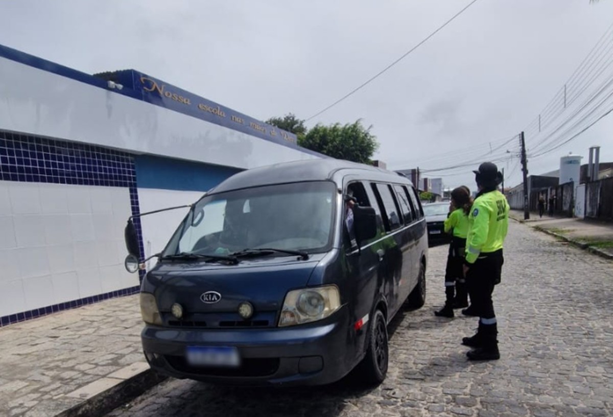 transporte clandestino de alunos resulta em 12 autuações em João Pessoa