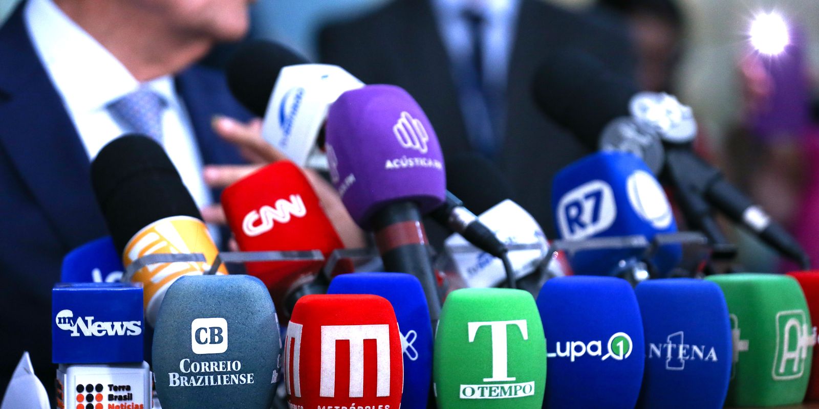 Pesquisa da Fundacentro alerta para a saúde mental de jornalistas no Brasil