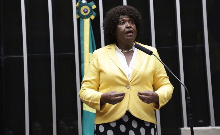 Câmara aprova acordo da OIT sobre igualdade familiar