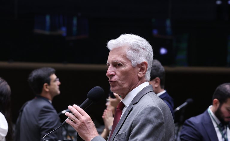 Câmara aprova novas universidades federais em Minas e no Rio