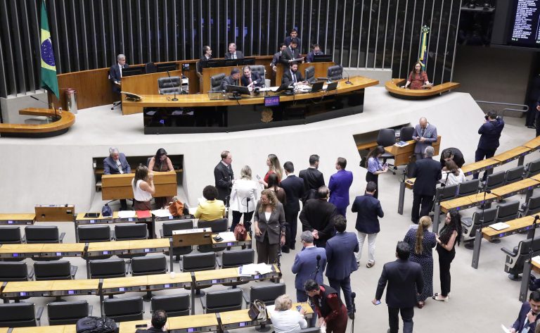 Câmara aprova mudança em cargos na justiça do trabalho de goiás