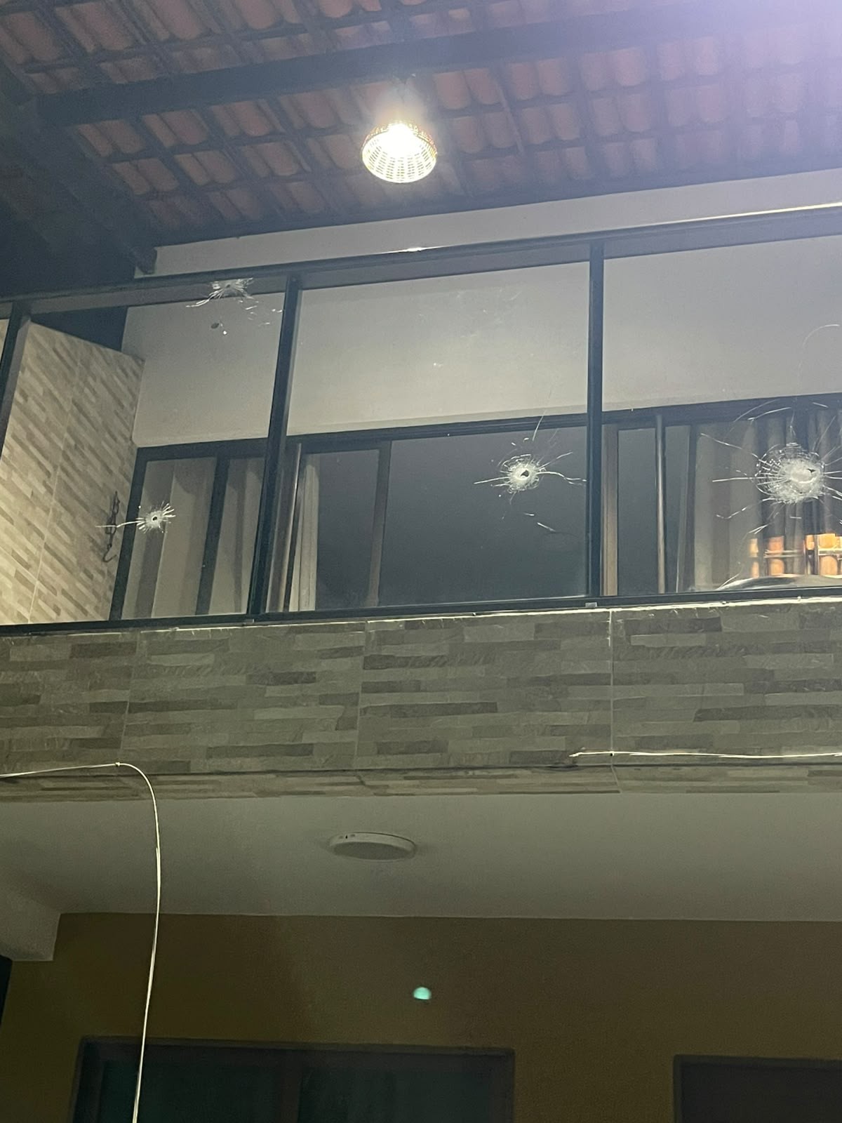 Residência de político sofre atentado em Lucena durante a madrugada