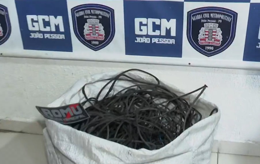 Casal suspeito de roubo de fios em João Pessoa é preso em flagrante