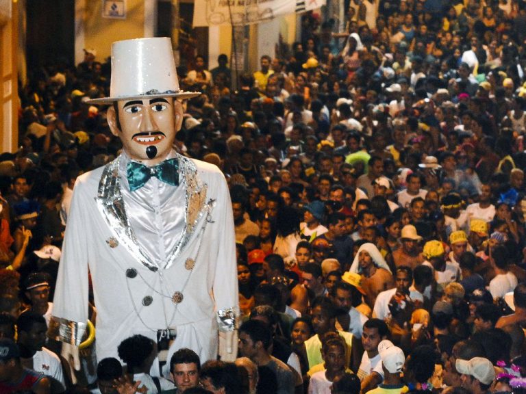 CCJ aprova projetos que criam datas comemorativas e homenagens históricas