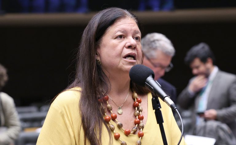 Câmara aprova justiça gratuita para pessoas com neoplasia maligna e deficiência