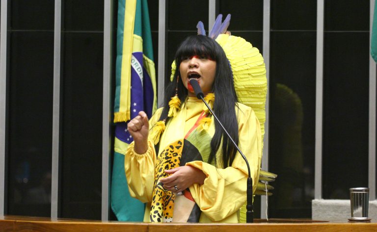 Câmara aprova prazo para repasse de recursos a candidaturas femininas