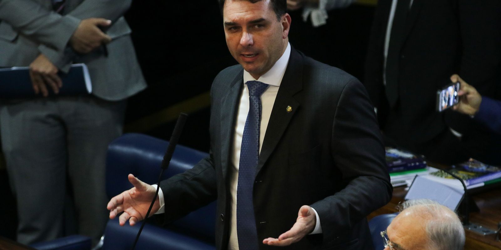 Defesa de Flávio Bolsonaro tentou levar caso Dark Horse ao STF