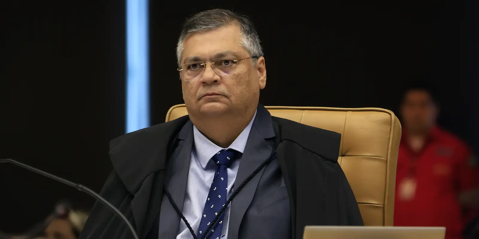 Flávio Dino cobra explicações sobre elo entre Banco Master e instituto de Mendonça