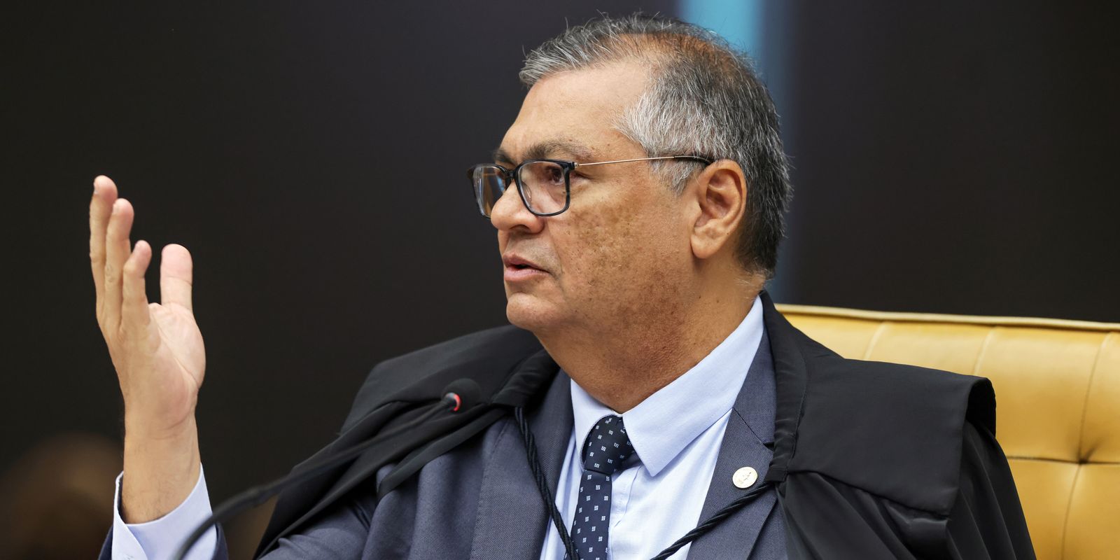 Dino retira sigilo de investigação sobre verbas do filme Dark Horse